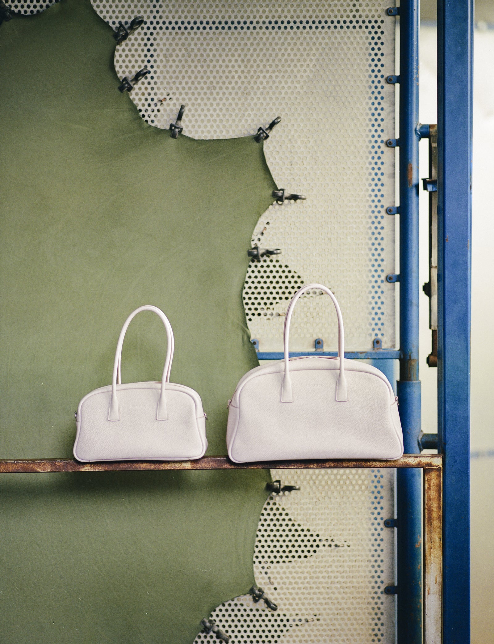 Two LUMA bags in Bouton de Rose, shown in two sizes